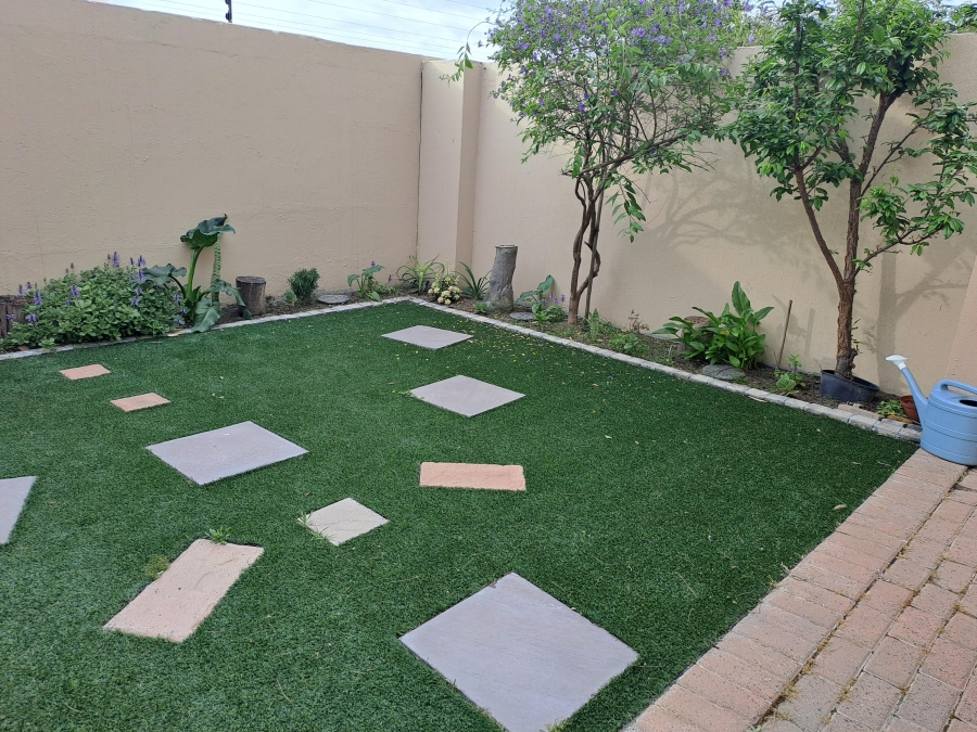 To Let 2 Bedroom Property for Rent in Whispering Pines Western Cape